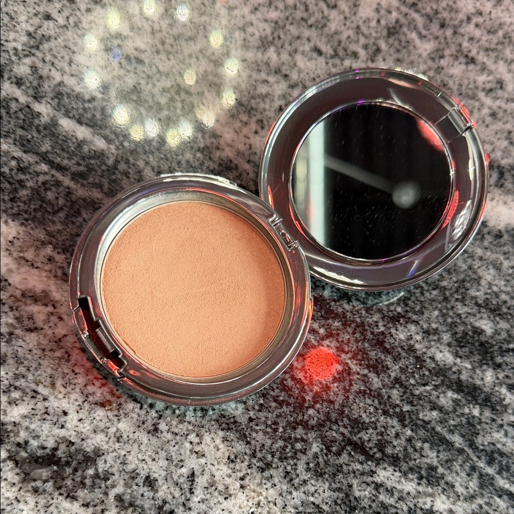 COVER FX The Perfect Light powder Highlighter - in Sunlight full size compact